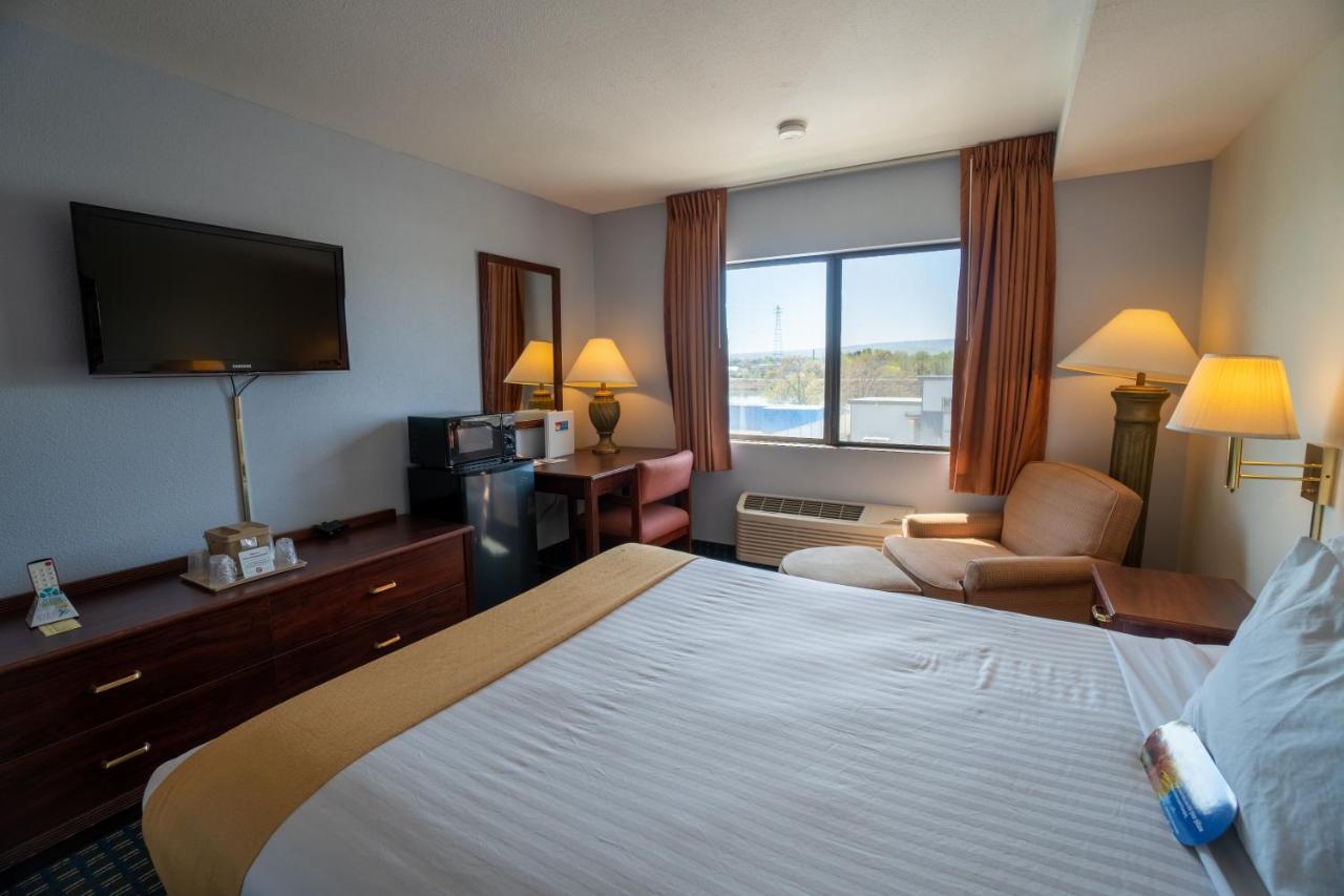 Clover Island Inn Kennewick Exteriör bild