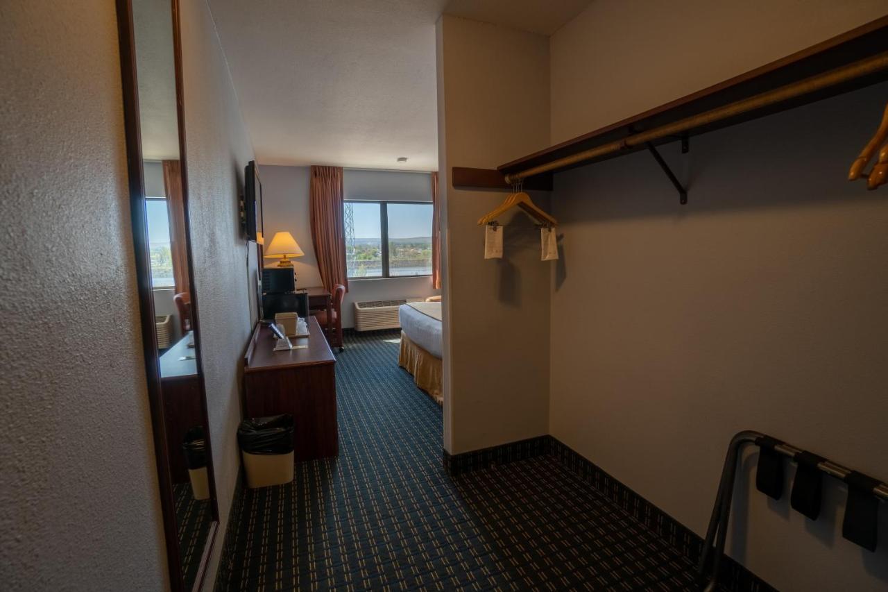 Clover Island Inn Kennewick Exteriör bild