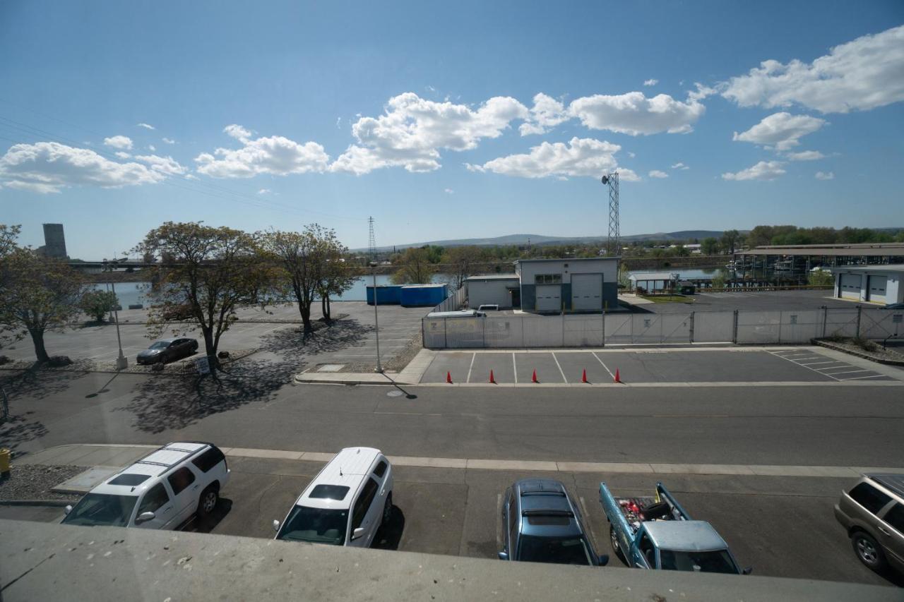 Clover Island Inn Kennewick Exteriör bild
