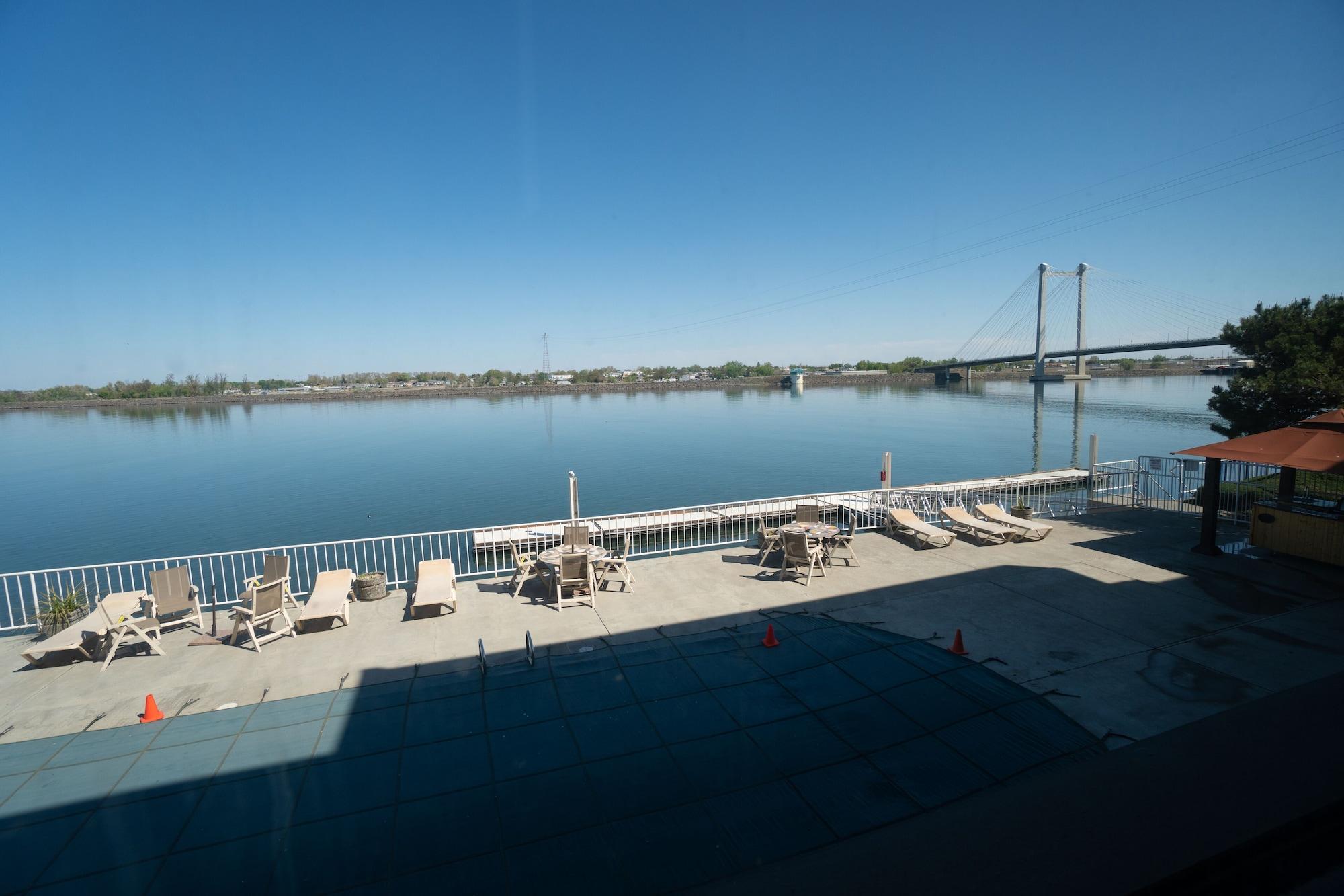 Clover Island Inn Kennewick Exteriör bild