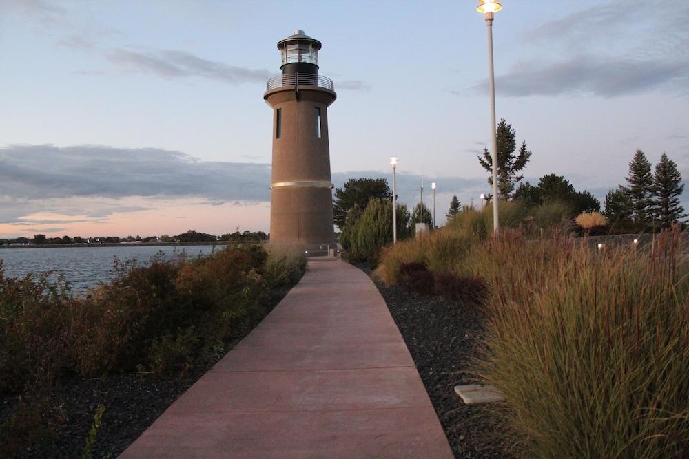 Clover Island Inn Kennewick Exteriör bild