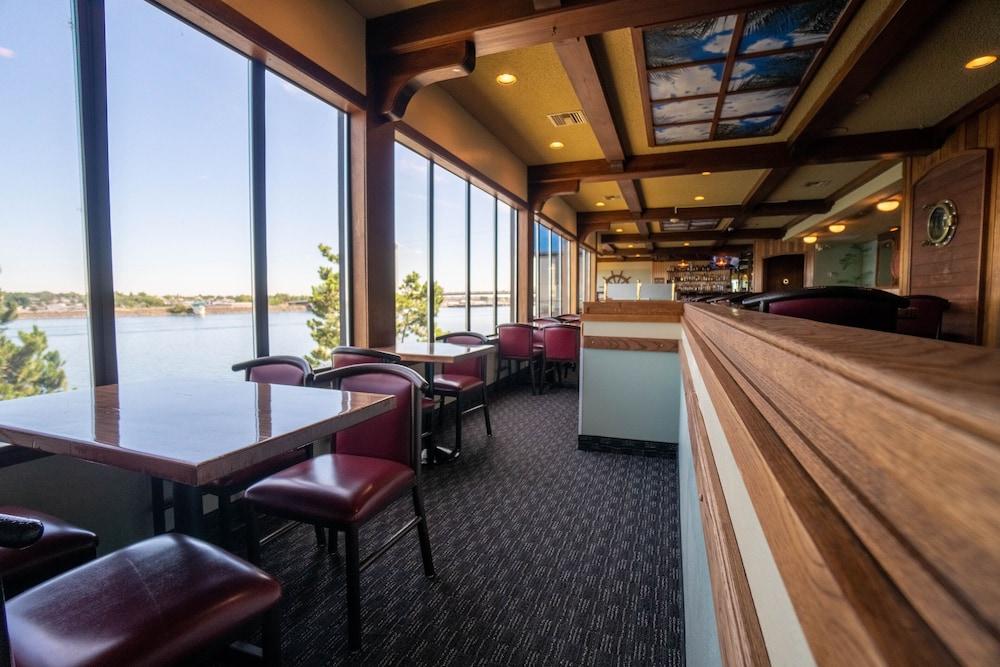 Clover Island Inn Kennewick Exteriör bild
